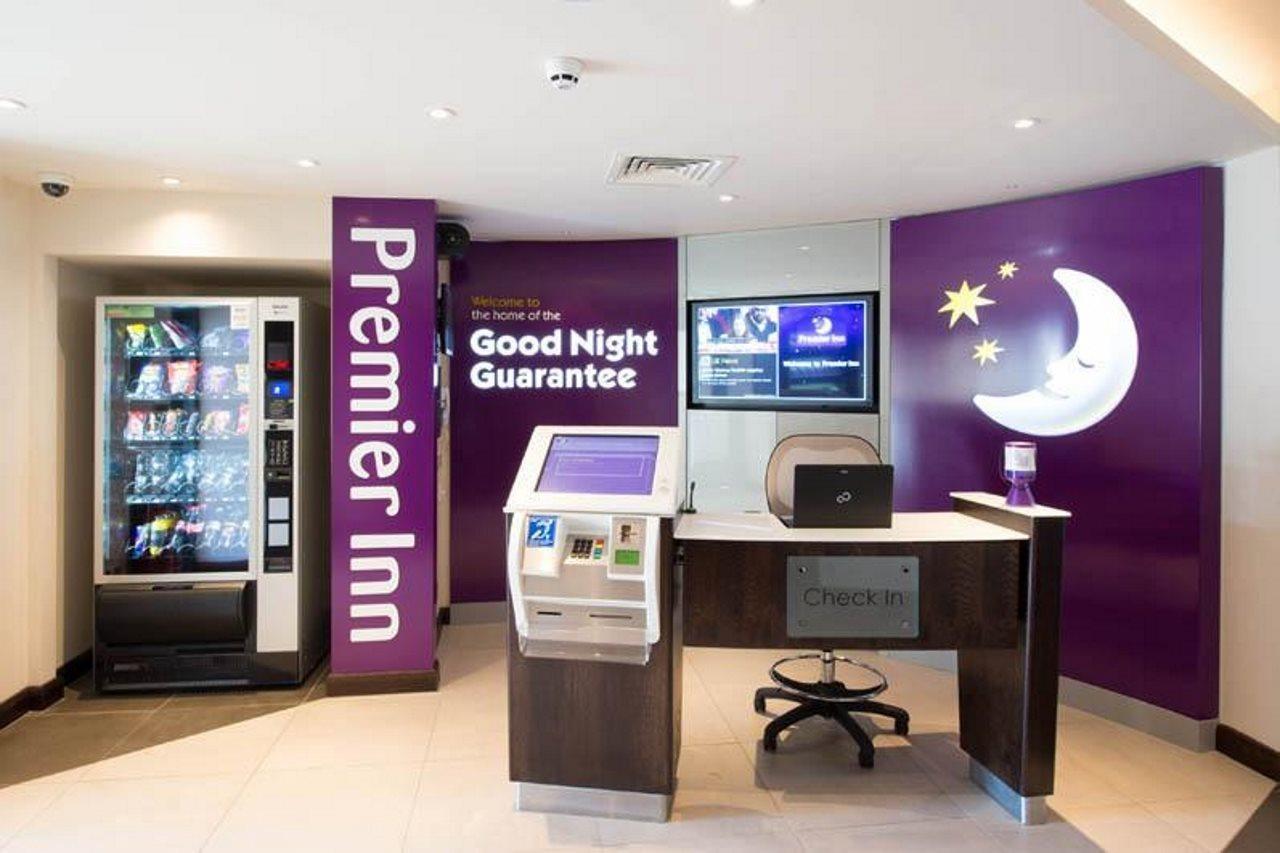 Premier Inn Leek Town Centre Exterior foto