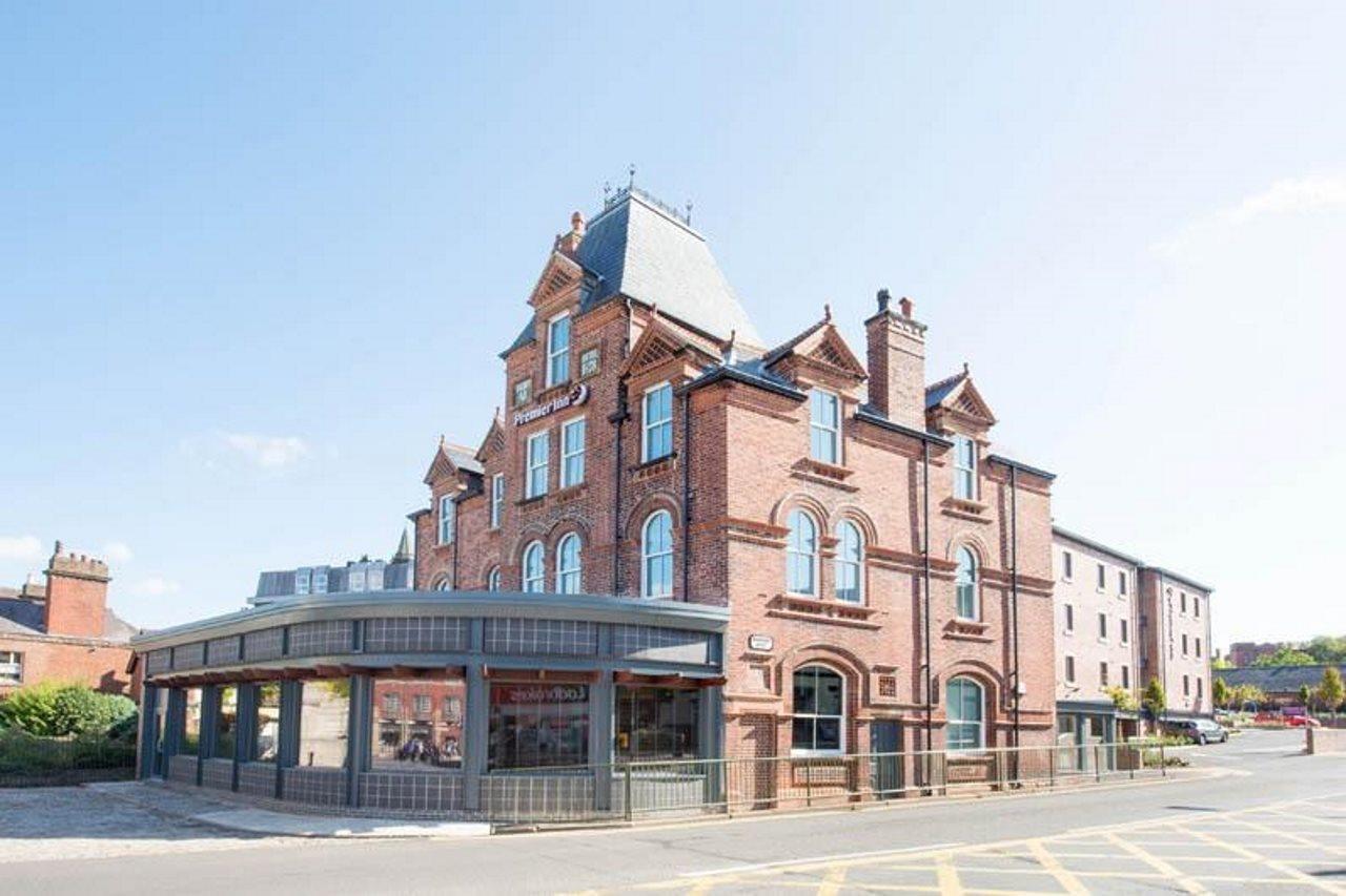 Premier Inn Leek Town Centre Exterior foto